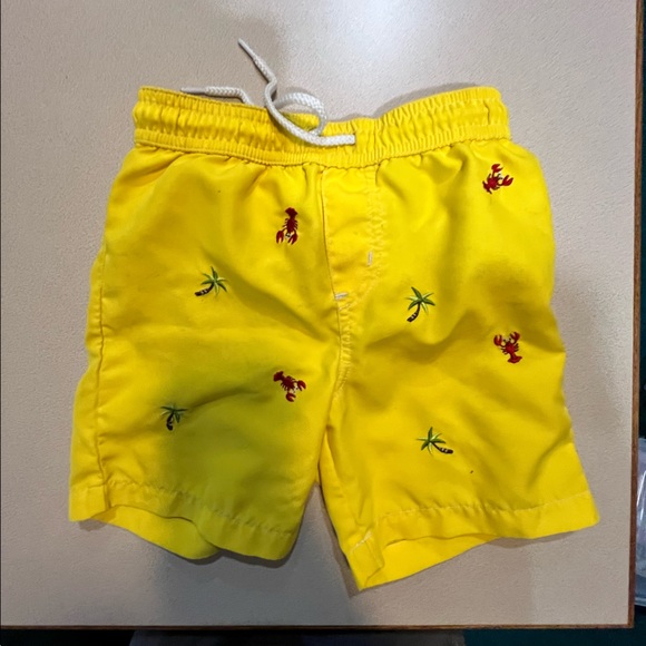 EUC Boys 2T swim bundle - 7 pieces - rash guards and swim trunks - Picture 8 of 8